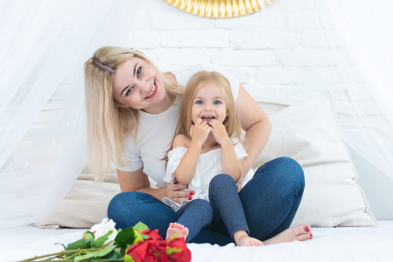 Mom and daughter Lightroom Studio Budapest