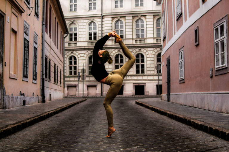 Budapest photographer for tourists captures a yoga tourist on her trip to Hungary