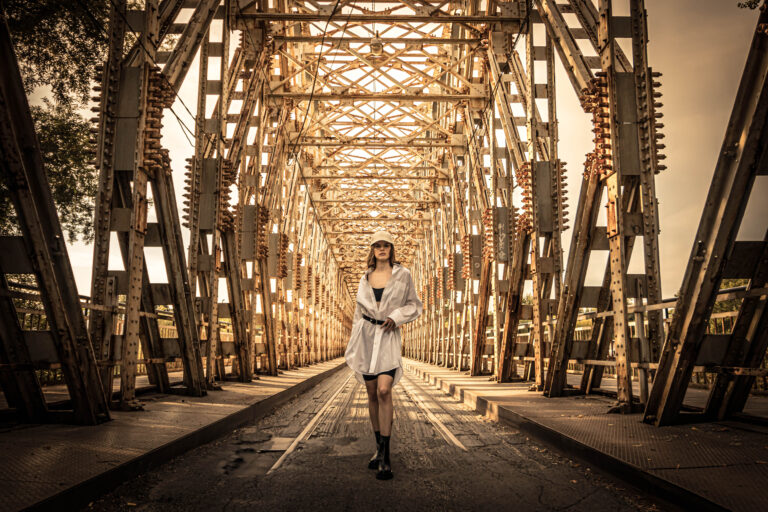 Budapest photographer for tourists and portrait on iron bridge