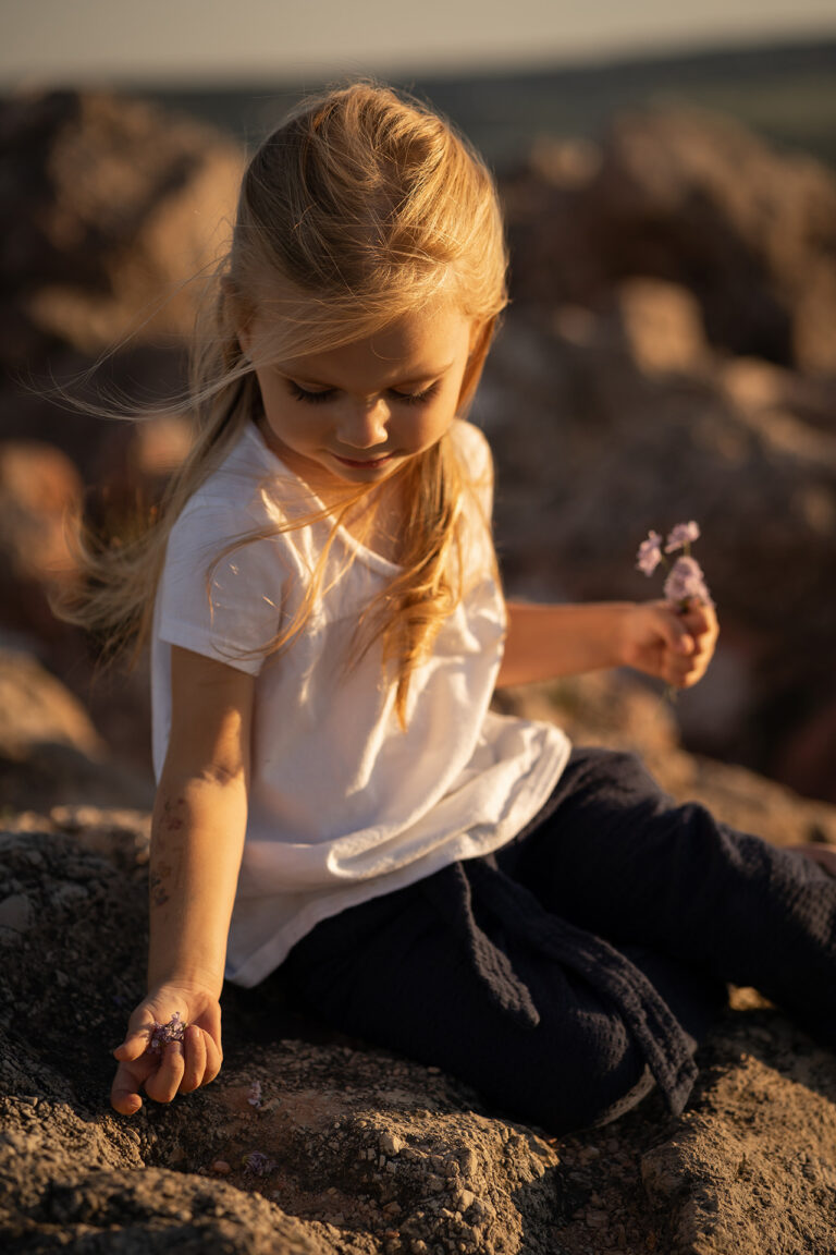 Sunset moments. Abeautiful kid and her flowers