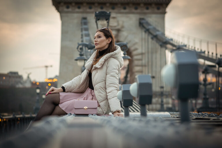 Attila Kapodarca captures a tourist on Chain Bridge